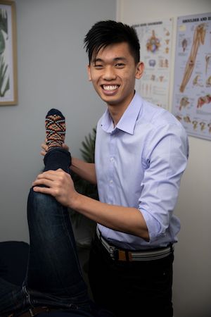 Macquarie Park Physio Joshua Shum asseing knee 300w